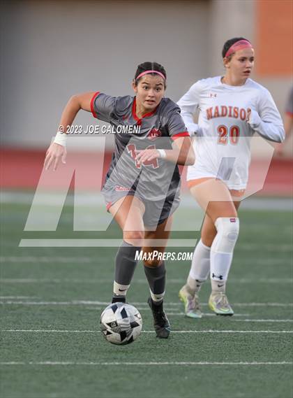 Thumbnail 2 in Lee vs Madison photogallery.