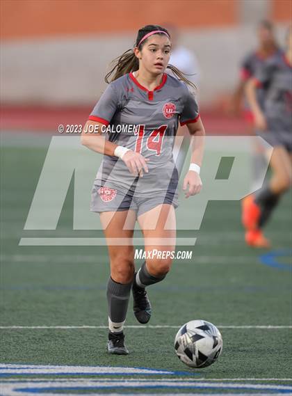 Thumbnail 2 in Lee vs Madison photogallery.