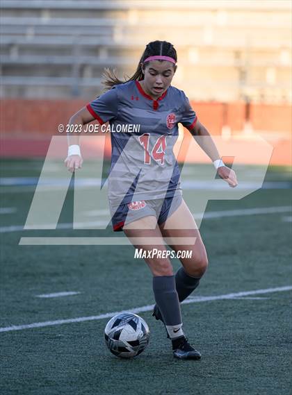 Thumbnail 2 in Lee vs Madison photogallery.