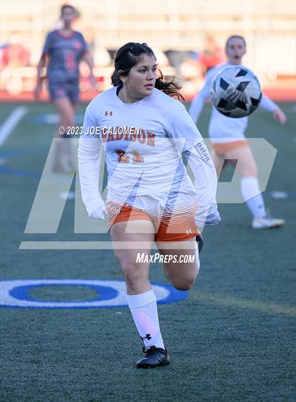 Thumbnail 2 in Lee vs Madison photogallery.