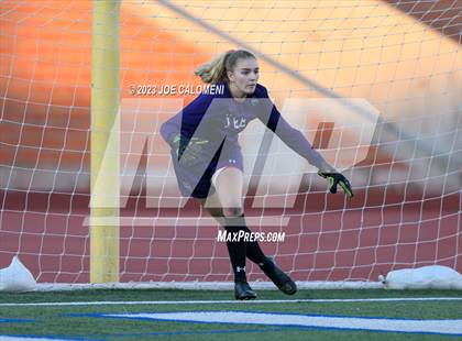 Thumbnail 3 in Lee vs Madison photogallery.