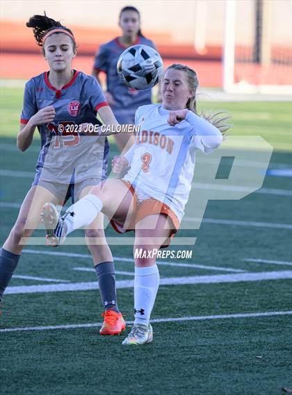 Thumbnail 2 in Lee vs Madison photogallery.