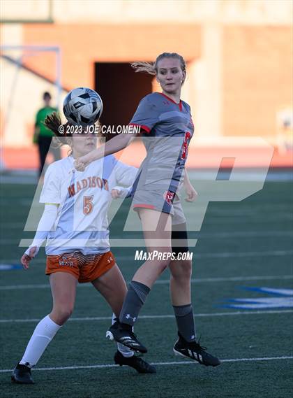 Thumbnail 2 in Lee vs Madison photogallery.