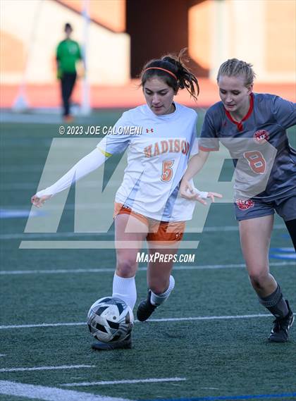 Thumbnail 3 in Lee vs Madison photogallery.