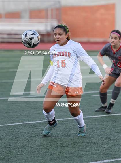 Thumbnail 1 in Lee vs Madison photogallery.