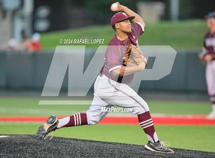 Thumbnail 2 in Memorial vs. Pearland (UIL Baseball 6A Region 3 Regional Semifinal) photogallery.