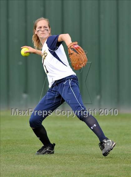 Thumbnail 2 in Rockwall-Heath vs McKinney (4A Region II bidistrict) photogallery.