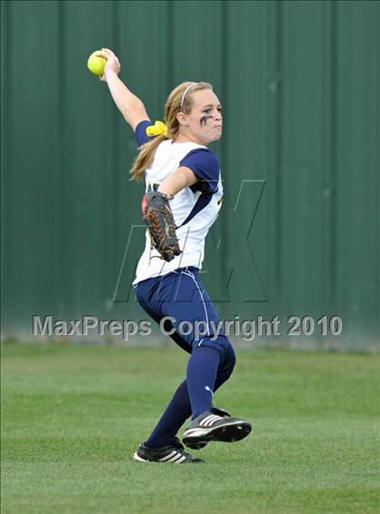 Thumbnail 2 in Rockwall-Heath vs McKinney (4A Region II bidistrict) photogallery.