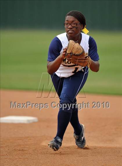 Thumbnail 3 in Rockwall-Heath vs McKinney (4A Region II bidistrict) photogallery.