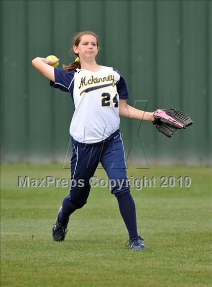 Thumbnail 2 in Rockwall-Heath vs McKinney (4A Region II bidistrict) photogallery.