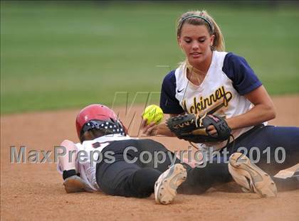 Thumbnail 2 in Rockwall-Heath vs McKinney (4A Region II bidistrict) photogallery.