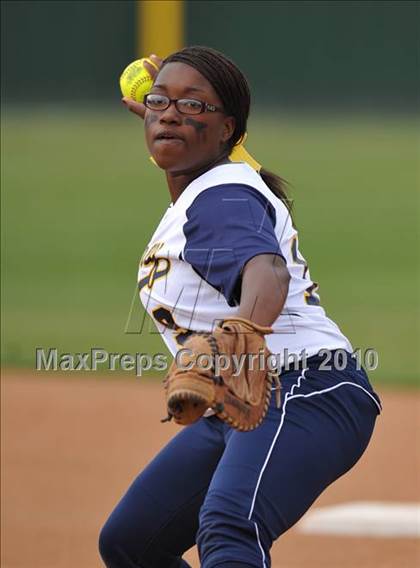 Thumbnail 2 in Rockwall-Heath vs McKinney (4A Region II bidistrict) photogallery.