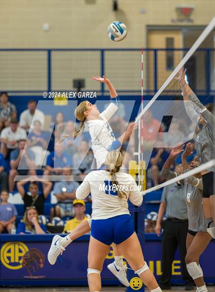 Thumbnail 3 in Harlan @ Alamo Heights photogallery.