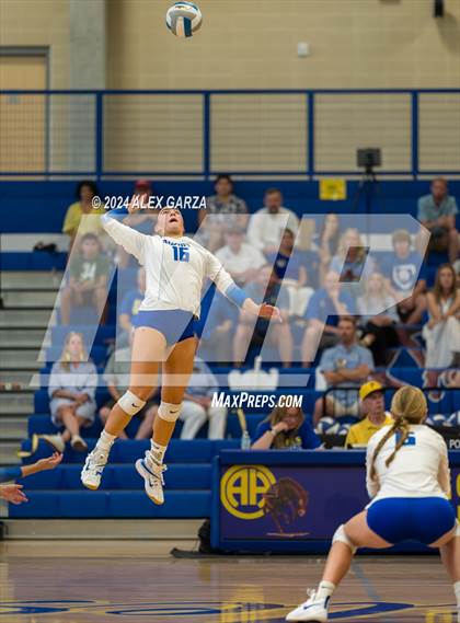 Thumbnail 3 in Harlan @ Alamo Heights photogallery.