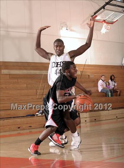 Thumbnail 3 in Desert Hot Springs vs A.B. Miller (MaxPreps Holiday Classic) photogallery.