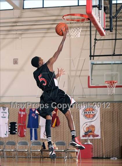 Thumbnail 2 in Desert Hot Springs vs A.B. Miller (MaxPreps Holiday Classic) photogallery.
