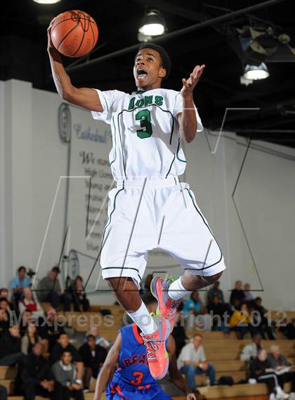 Thumbnail 2 in Cardinal Hayes vs. Harvard-Westlake (MaxPreps Holiday Classic) photogallery.