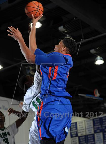 Thumbnail 2 in Cardinal Hayes vs. Harvard-Westlake (MaxPreps Holiday Classic) photogallery.