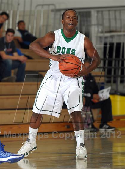Thumbnail 3 in Cardinal Hayes vs. Harvard-Westlake (MaxPreps Holiday Classic) photogallery.