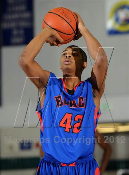Thumbnail 3 in Cardinal Hayes vs. Harvard-Westlake (MaxPreps Holiday Classic) photogallery.