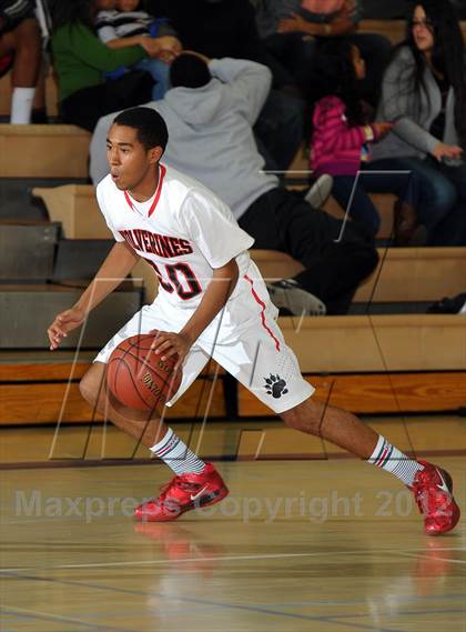 Thumbnail 2 in Cardinal Hayes vs. Harvard-Westlake (MaxPreps Holiday Classic) photogallery.