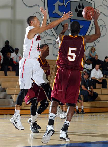 Thumbnail 2 in Cardinal Hayes vs. Harvard-Westlake (MaxPreps Holiday Classic) photogallery.