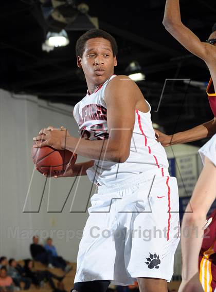 Thumbnail 1 in Cardinal Hayes vs. Harvard-Westlake (MaxPreps Holiday Classic) photogallery.