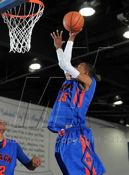 Thumbnail 3 in Cardinal Hayes vs. Harvard-Westlake (MaxPreps Holiday Classic) photogallery.