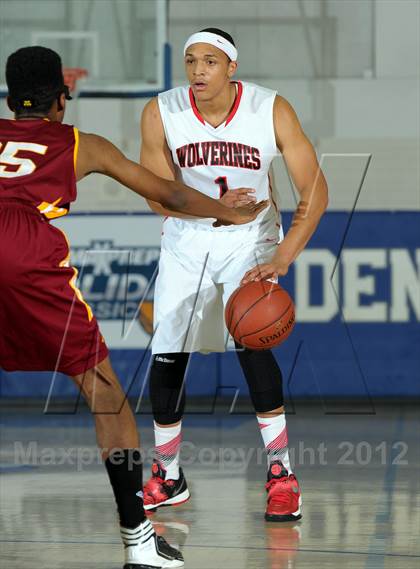 Thumbnail 2 in Cardinal Hayes vs. Harvard-Westlake (MaxPreps Holiday Classic) photogallery.