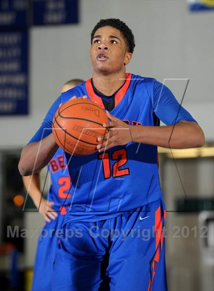 Thumbnail 2 in Cardinal Hayes vs. Harvard-Westlake (MaxPreps Holiday Classic) photogallery.