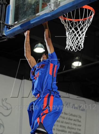 Thumbnail 3 in Cardinal Hayes vs. Harvard-Westlake (MaxPreps Holiday Classic) photogallery.