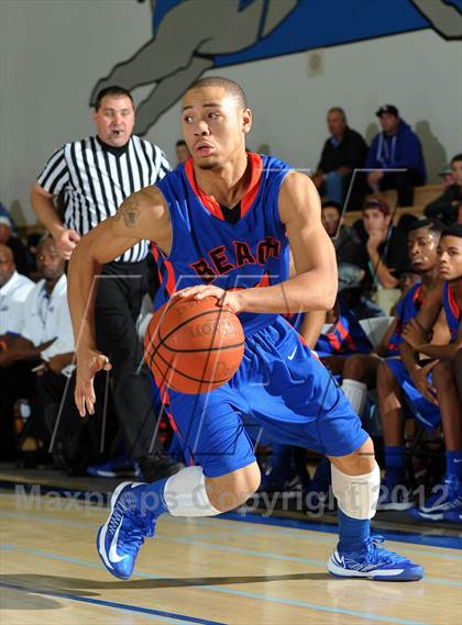 Thumbnail 2 in Cardinal Hayes vs. Harvard-Westlake (MaxPreps Holiday Classic) photogallery.