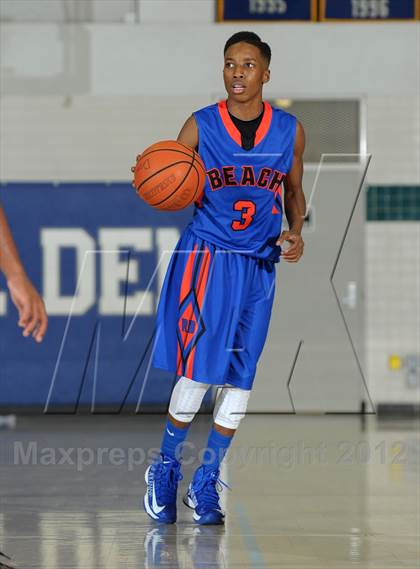 Thumbnail 3 in Cardinal Hayes vs. Harvard-Westlake (MaxPreps Holiday Classic) photogallery.