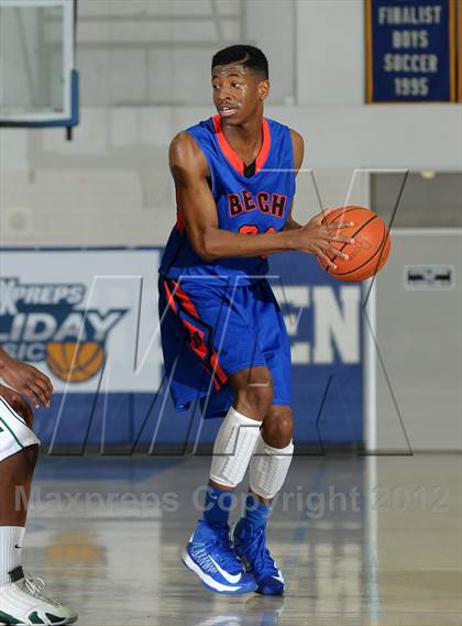 Thumbnail 2 in Cardinal Hayes vs. Harvard-Westlake (MaxPreps Holiday Classic) photogallery.