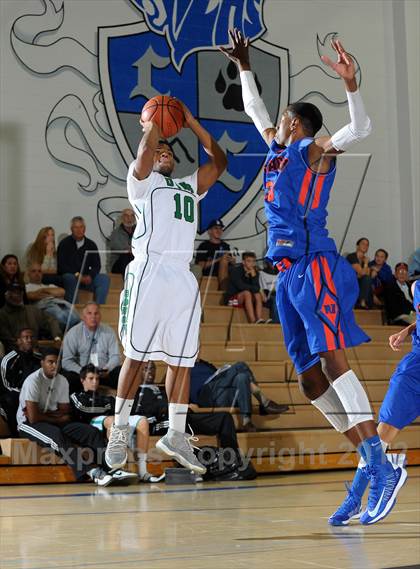 Thumbnail 1 in Cardinal Hayes vs. Harvard-Westlake (MaxPreps Holiday Classic) photogallery.