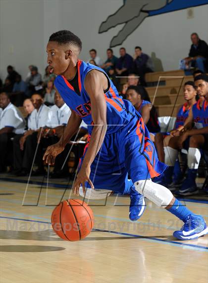 Thumbnail 2 in Cardinal Hayes vs. Harvard-Westlake (MaxPreps Holiday Classic) photogallery.