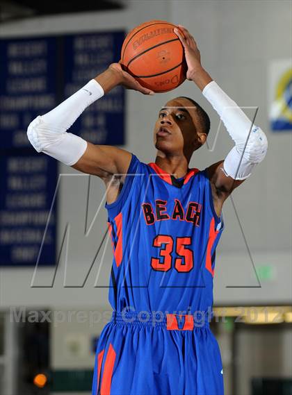 Thumbnail 1 in Cardinal Hayes vs. Harvard-Westlake (MaxPreps Holiday Classic) photogallery.