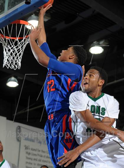 Thumbnail 3 in Cardinal Hayes vs. Harvard-Westlake (MaxPreps Holiday Classic) photogallery.