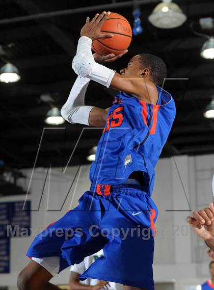 Thumbnail 2 in Cardinal Hayes vs. Harvard-Westlake (MaxPreps Holiday Classic) photogallery.