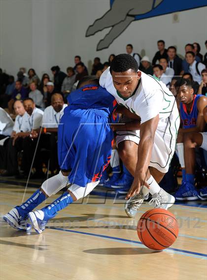 Thumbnail 3 in Cardinal Hayes vs. Harvard-Westlake (MaxPreps Holiday Classic) photogallery.