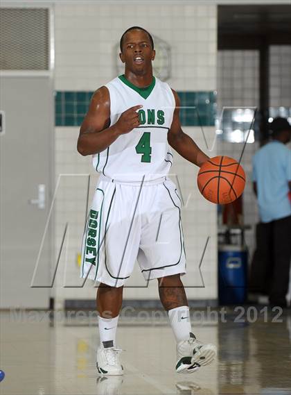 Thumbnail 3 in Cardinal Hayes vs. Harvard-Westlake (MaxPreps Holiday Classic) photogallery.