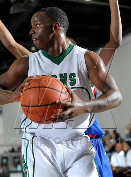 Thumbnail 3 in Cardinal Hayes vs. Harvard-Westlake (MaxPreps Holiday Classic) photogallery.