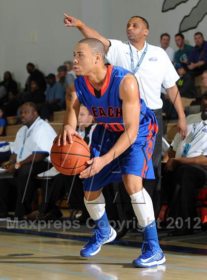 Thumbnail 1 in Cardinal Hayes vs. Harvard-Westlake (MaxPreps Holiday Classic) photogallery.