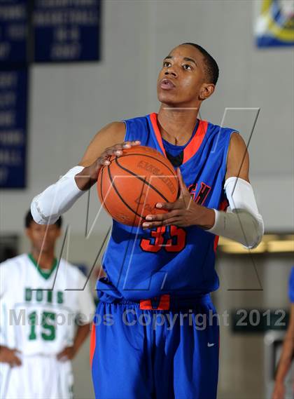 Thumbnail 3 in Cardinal Hayes vs. Harvard-Westlake (MaxPreps Holiday Classic) photogallery.