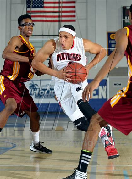 Thumbnail 3 in Cardinal Hayes vs. Harvard-Westlake (MaxPreps Holiday Classic) photogallery.