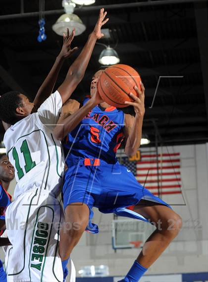 Thumbnail 3 in Cardinal Hayes vs. Harvard-Westlake (MaxPreps Holiday Classic) photogallery.