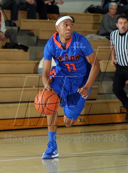 Thumbnail 3 in Cardinal Hayes vs. Harvard-Westlake (MaxPreps Holiday Classic) photogallery.