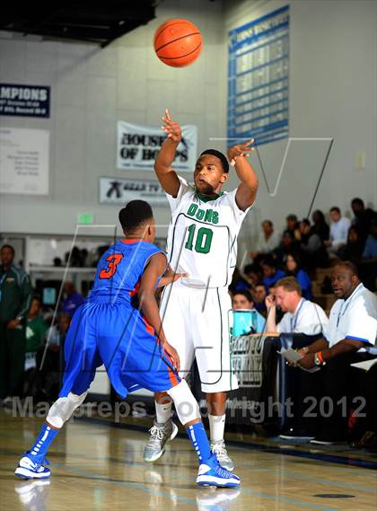 Thumbnail 1 in Cardinal Hayes vs. Harvard-Westlake (MaxPreps Holiday Classic) photogallery.
