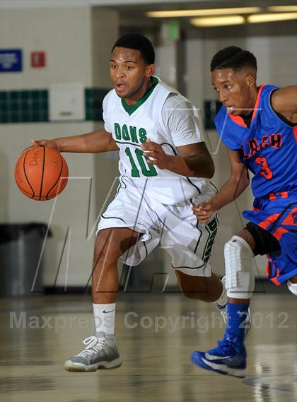 Thumbnail 3 in Cardinal Hayes vs. Harvard-Westlake (MaxPreps Holiday Classic) photogallery.