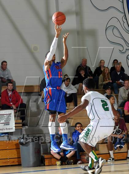 Thumbnail 3 in Cardinal Hayes vs. Harvard-Westlake (MaxPreps Holiday Classic) photogallery.